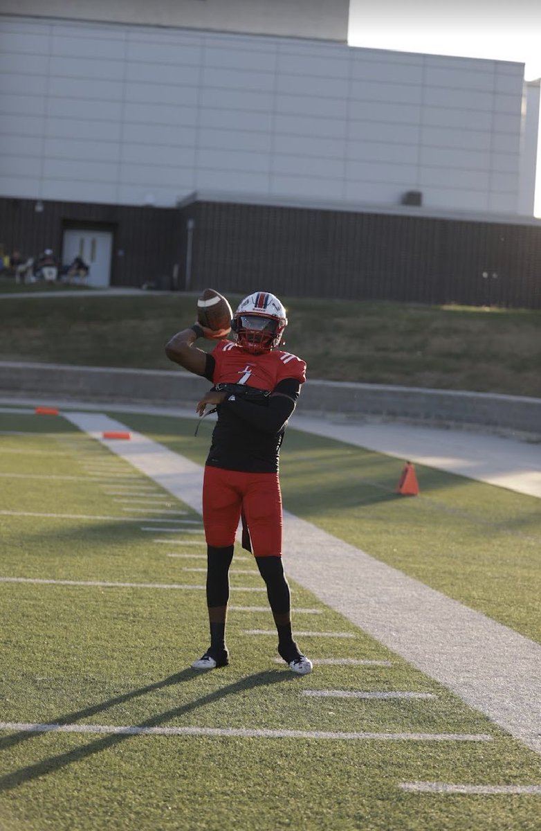 10-0 Regular Season Film 🔥 hudl.com/v/2MW0nt

2’076 passing /71 comp %
57 rushes for 600 rush yrds