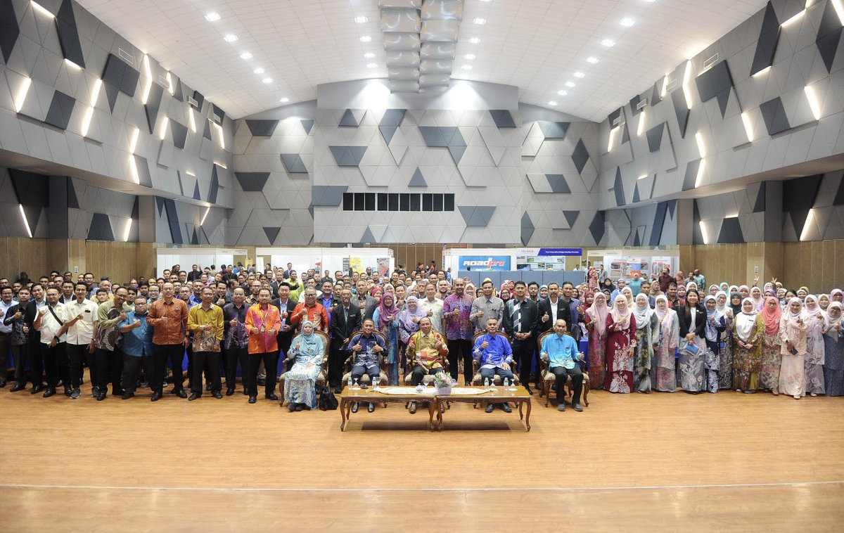 9.11.23- Cawangan Jalan telah menganjurkan Seminar Cawangan Jalan di Dewan Tan Sri Mahfoz Khalid. Seminar ini telah dirasmikan oleh TKPKR Sektor Infra <a href="/NasriZulkipli/">zulkipli nasri</a>. Majils turut dihadiri oleh PKCJ <a href="/IEsa2018/">IbrahimEsa2018</a> dan peserta-peserta seminar.
<a href="/irahmadredza/">Ahmad Redza Ghulam</a> <a href="/IPJKR_Official/">JKR Malaysia Rasmi</a> <a href="/moworksmy/">Kementerian Kerja Raya Malaysia</a>
