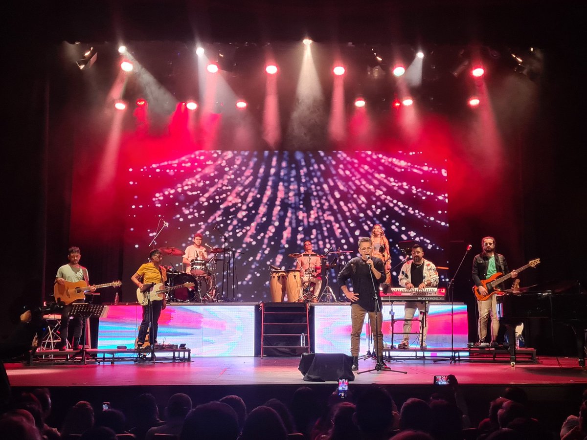 Que emoción haber escuchado a @panchoteran hoy. Mi hermana <a href="/AleBayasOficial/">Ale Bayas</a> también mostró todo su talento 👏👏👏