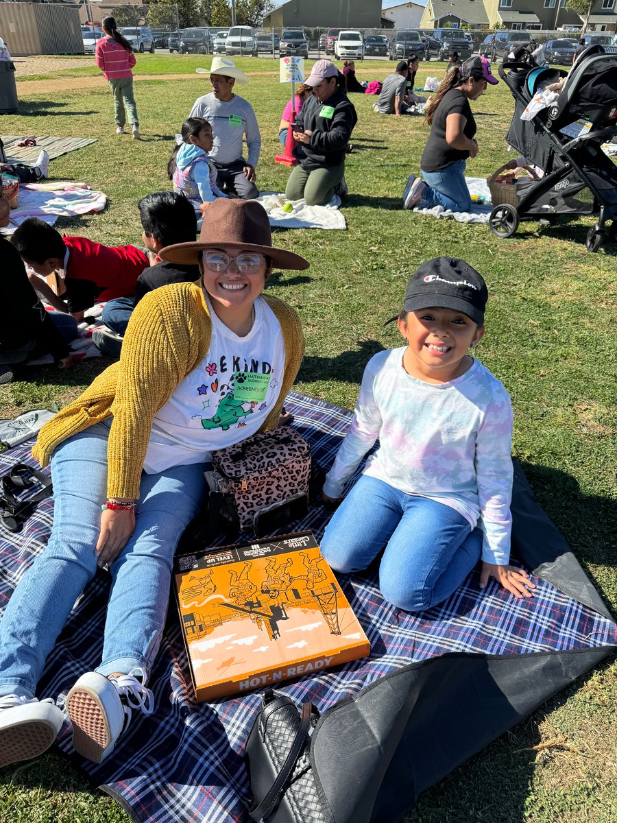 Ms_abenitez's tweet photo. Hathaway Family Picnic  2023
#hesdpride https://t.co/NwVeYAUmKB