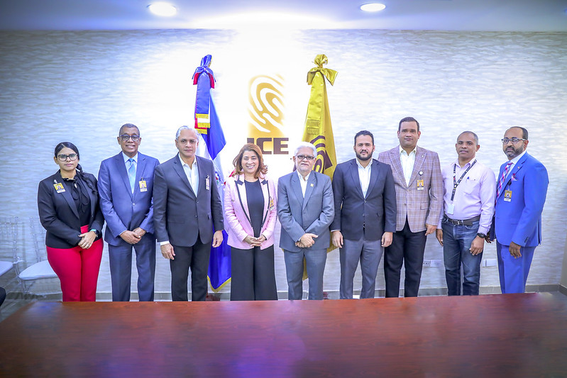 SIN24Horas's tweet image. JCE y PGR avanzan implementación voto penitenciario ante comicios de 2024. 

#NoticiasSIN #AliciaOrtega #JCE #PGR #implementación #votopenitenciario #elecciones2024 #RD 

Más detalles en nuestro periódico noticiassin.com

noticiassin.com/jce-y-pgr-avan…