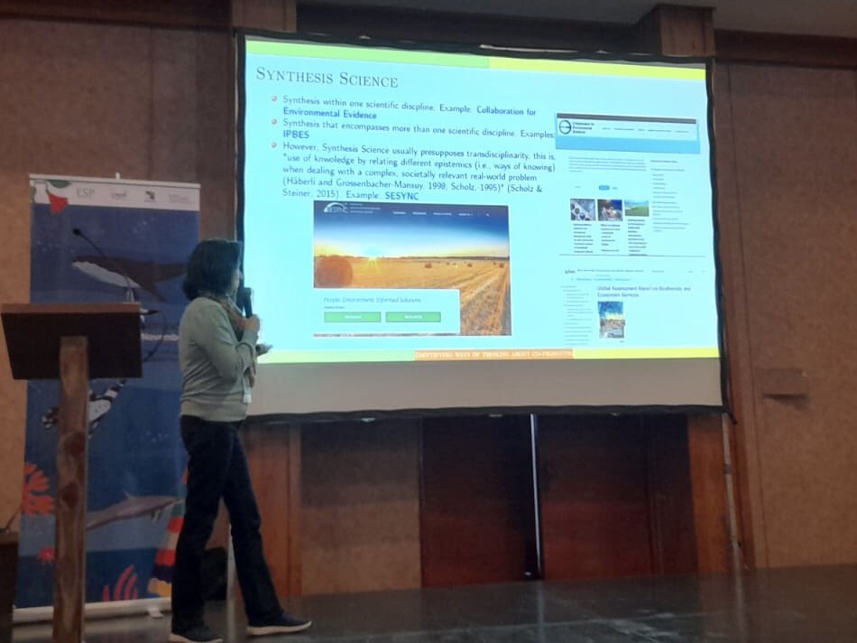 Hosting the session “Bridging Ecosystem Services and Policy Design” and talking about coproduction between scientists and non-scientists during the #ESPLAC2023 with @nathnascime sharing <a href="/BiotaFAPESP/">Programa Biota/Fapesp</a> Biota Synthesis Project