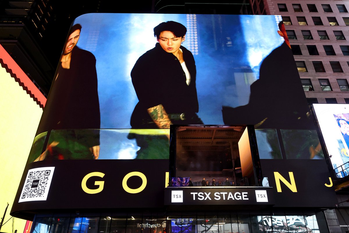 etnow's tweet photo. Jung Kook performs live at TSX Entertainment in Times Square in New York City. https://t.co/g07TveoYbk