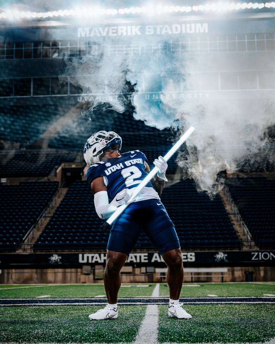 USUFootball's tweet photo. 𝙉𝙤 𝙋𝙡𝙖𝙘𝙚 𝙇𝙞𝙠𝙚 𝙃𝙤𝙢𝙚 🤘💙

#AggiesAllTheWay | @UNISWAG https://t.co/HcIwZhzbAc