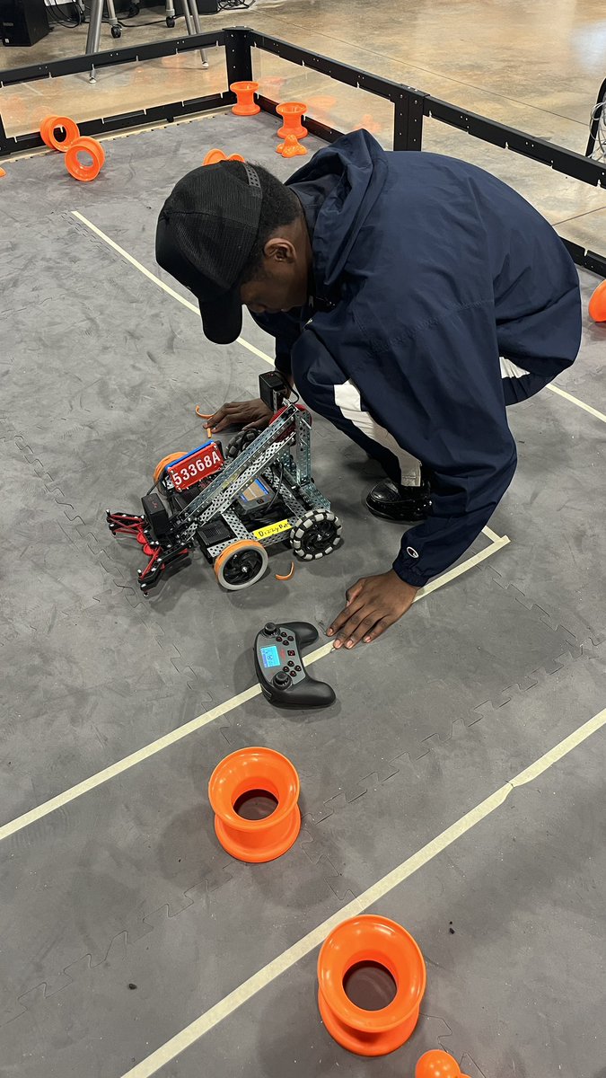 PENNSTERedu's tweet photo. When my students love my “pep talks” &amp; my silence. They come back to be a part of my atmosphere to keep reflecting &amp; pushing for understanding. Just trust me &amp; the process! THE ROBOT CAN ONLY DO WHAT YOU DO! Reverse Engr. lesson! #PennTeaches @MrHall437 @CMMosleyEDU @ngubeni_mr https://t.co/kERJiJJCOJ