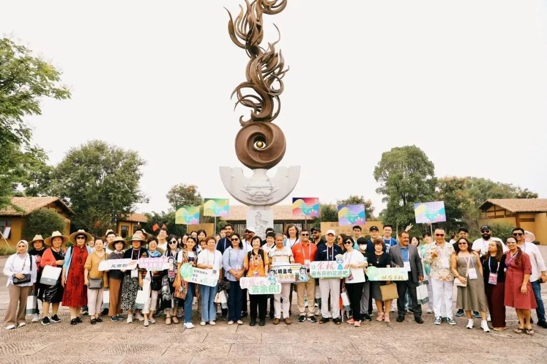 ZJU_China's tweet photo. During the #AsianGames, ZJU’s volunteers accompanied international guests to explore many famous scenic spots in #Hangzhou. Relive these unforgettable moments with us!
Photo: 浙大青志
#SuperZJUers #ActiveZJU #ZJUvolunteers #ZJU4AsianGames https://t.co/MN4779cyZU