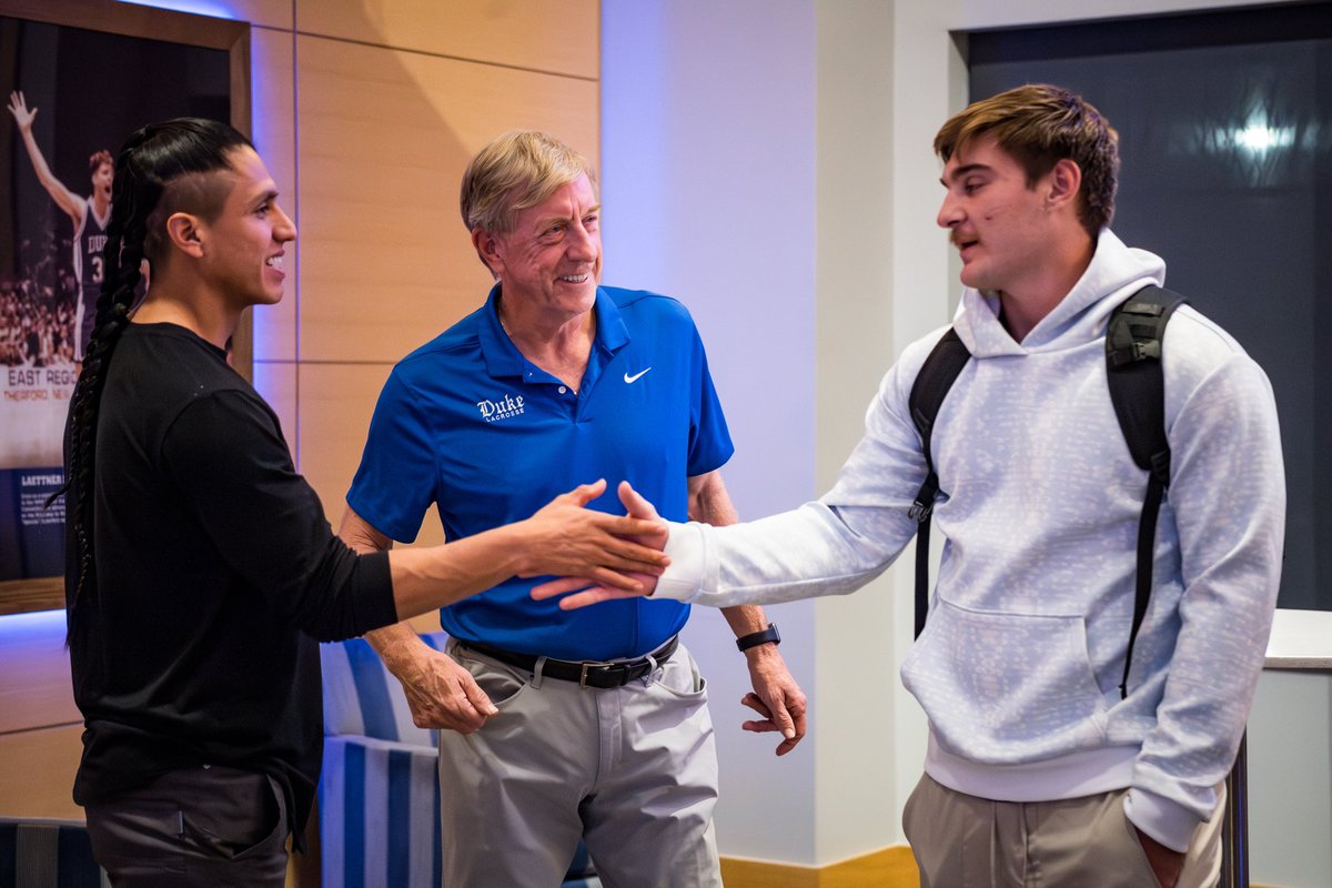 DukeMLAX's tweet photo. Thanks for stopping by Bull City, @lyle4thompson!

It was amazing getting to learn more about the Native American perspective on the medicine game from one of the best the game has ever seen. 👊 https://t.co/FfS2P7PkEG