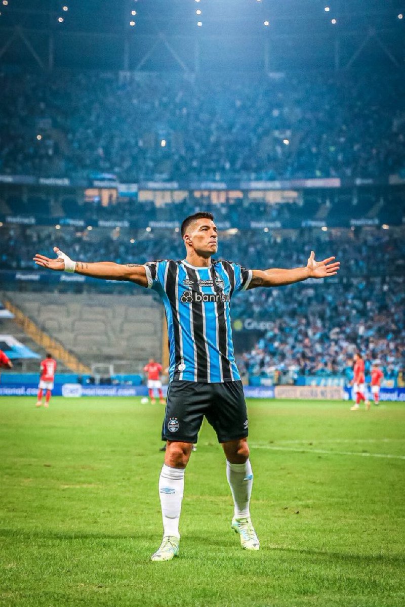 🤯🇺🇾 HAT-TRICK DE LUIS SUÁREZ CONTRA BOTAFOGO PARA DARLO VUELTA 4-3 EN 19 MINUTOS.

Qué locura el Brasileirão, por Dios.