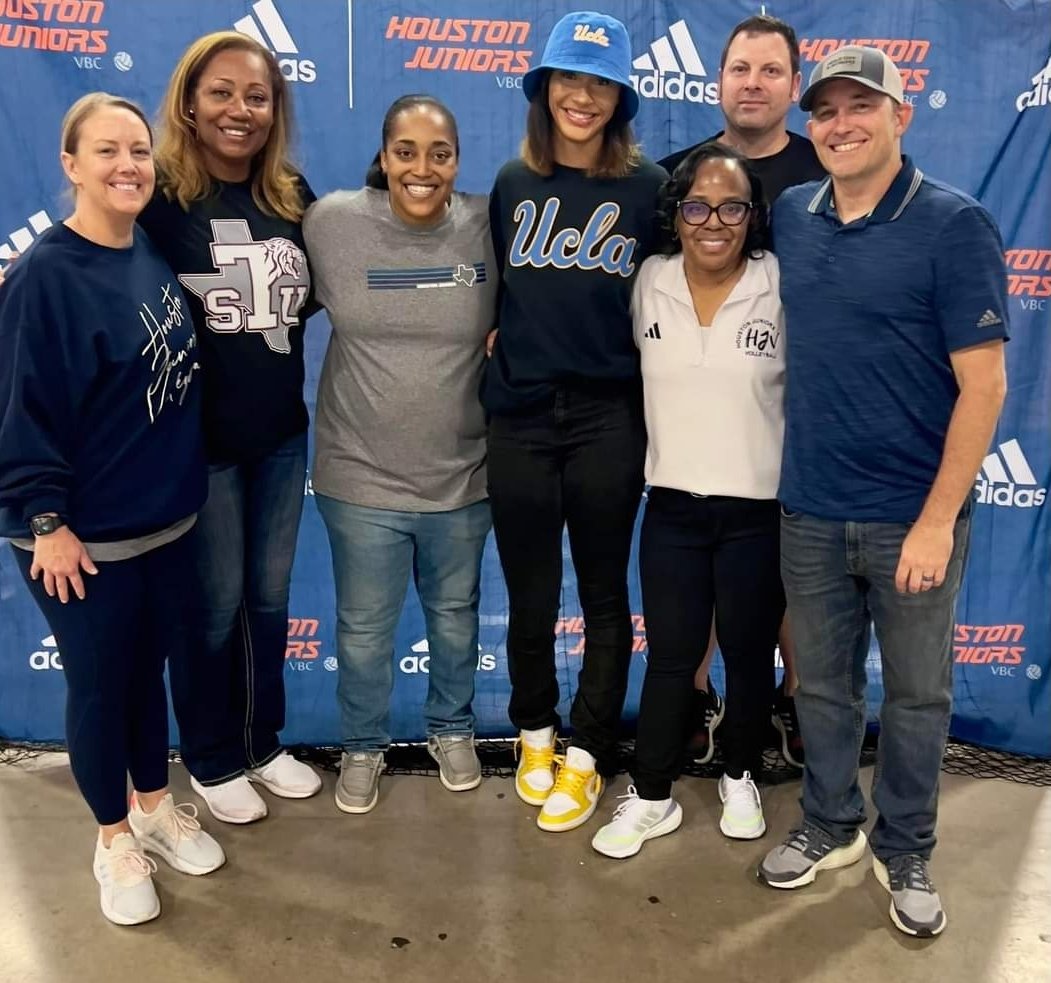 Thank you @houstonjuniors whole team signed and sealed! 🧡💙
#signingday2023 #hjvfamily #UCLA