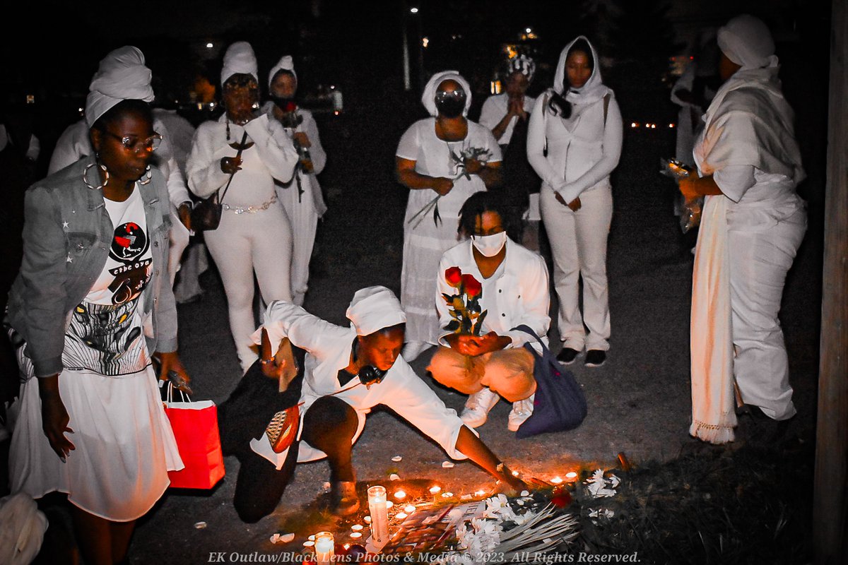 HoodooSociety's tweet photo. We’re still floating from how high spirit(s) was this past Sunday🕯️

We’re eternally grateful to @simaleerbg / Black Lens Photos for the careful and precise eye that they have when documenting our traditions. 

#Hoodoo
#AllSaintsDay https://t.co/pI7FSINQ7q