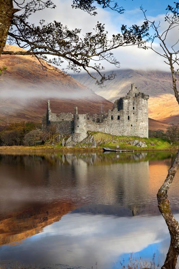 The ruins of Kilchurn Castle
Loch Awe, Scotland