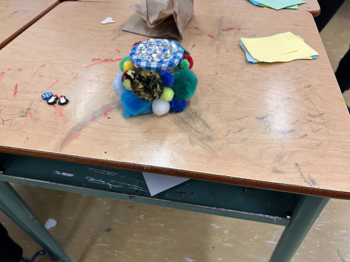 SMianEd (@smianed) on Twitter photo Junior Art Club members at <a href="/TDSB_ChesterLe/">Chester Le P.S</a> have been finding & expressing their creative artistry in different ways. From creating 3D Narwhals, making beaded jewelry to designing their own positivity jars, Ss have been working towards building community in our Art Club. <a href="/tdsb/">Toronto District School Board</a> Junior Art Club members at <a href="/TDSB_ChesterLe/">Chester Le P.S</a> have been finding & expressing their creative artistry in different ways. From creating 3D Narwhals, making beaded jewelry to designing their own positivity jars, Ss have been working towards building community in our Art Club. <a href="/tdsb/">Toronto District School Board</a>