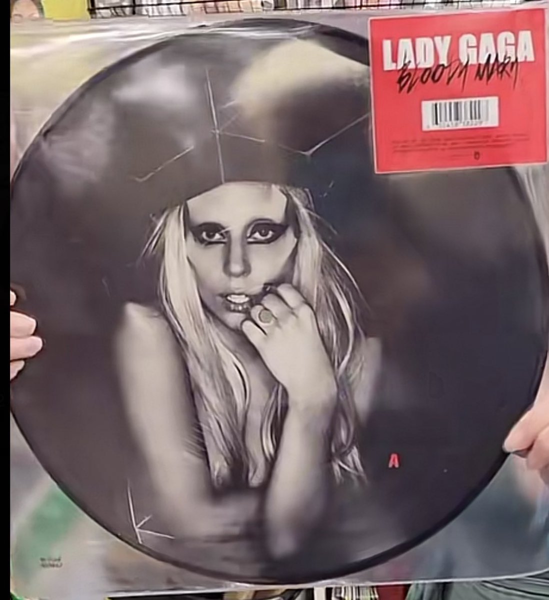 GagaXCollection's tweet photo. First look at the 12" Bloody Mary Picture Disc.

Pre-order: https://t.co/RRpYhLwerS https://t.co/BbLeW02I1m