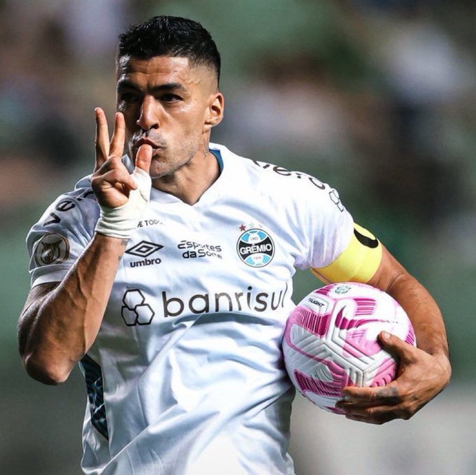 luchoelultimo9's tweet photo. EL GREMIO ACABA DE GANAR POR SUÁREZ. 3 GOLES DE EL PARA GANARLE AL PUNTERO.

DE 3-1 ABAJO A 4-3 DE VISITA.

GRACIAS DIOS POR HACERME CONTEMPORÁNEO A SUÁREZ. LA BENDICIÓN ES ETERNA. https://t.co/yRQFRoqBkK