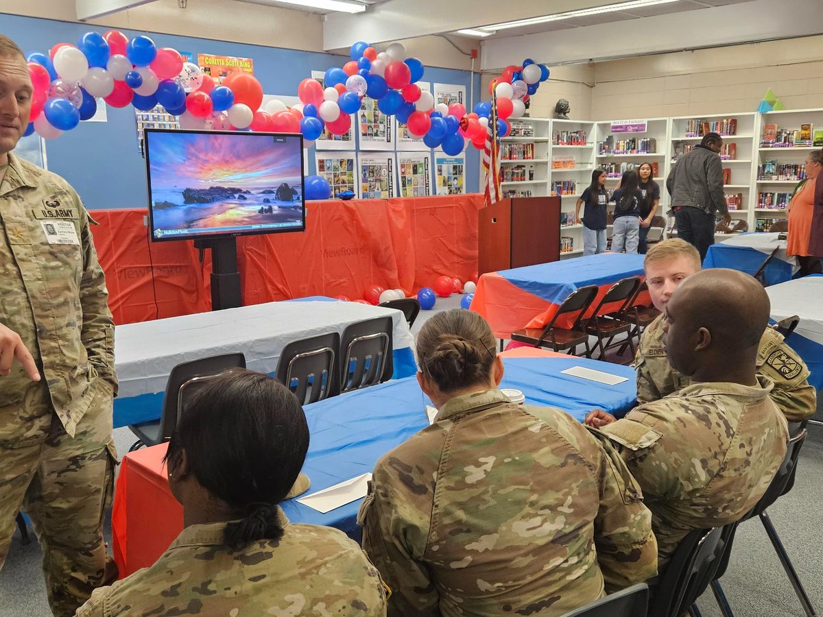 AamuRotc's tweet image. Dr. Cunningham from Chapman Middle School invited our cadre and cadets to attend the Veteran's Day Brunch held on November 9th, 2023. Cadets Jones, Wallace, Johnson, Berrien, Harris, Mendoza, Hill, and Hopkins had the privilege of attending this wonderful event.
#aamurotc