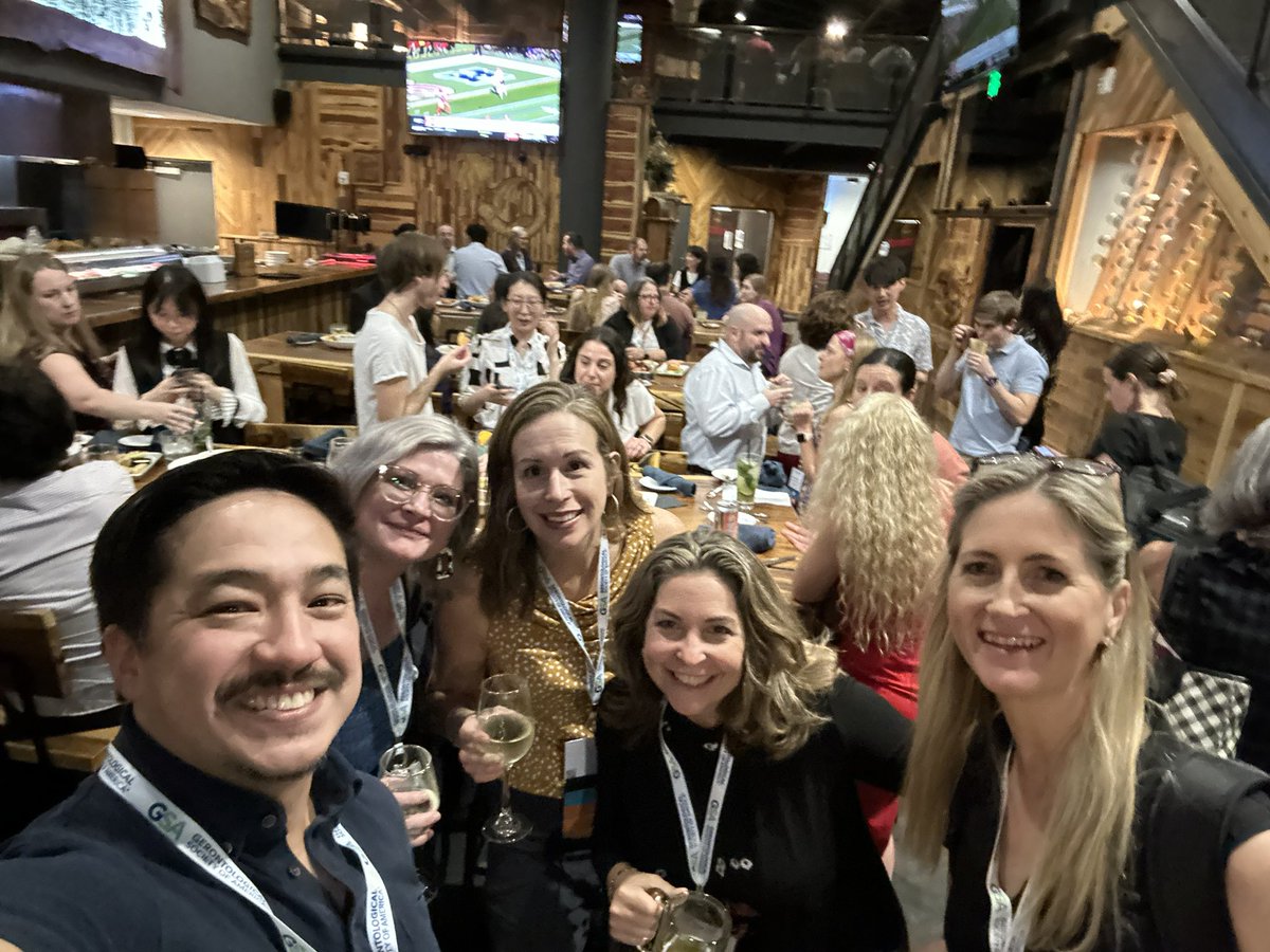 We just had the best Epi of Aging & Sensory Health happy hour at Harpoon Harry’s! What a turnout. Thank you @AmJEpi for sponsoring! #GSA2023 @JenniferADeal @jenschrack