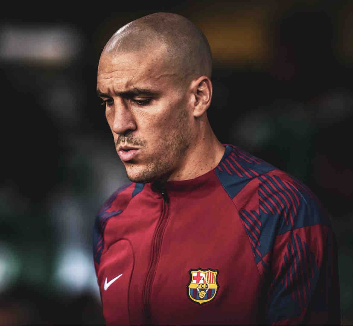 FabrizioRomano's tweet photo. 🔴 Girona director Quique Cárcel: “I’d love to bring Oriol Romeu back here from Barcelona, he did magic things for us”.

“I’d love it, 100%. I don’t think it’s an impossible deal to make with Barça... Difficult but not impossible”, told Diari de Girona. https://t.co/KeKfWnPMg7
