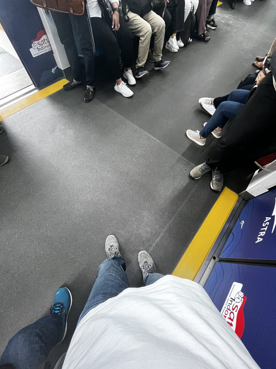 Selamat pagiii, semangat sekolahnya dan semangat juga pejuang cuan seperti Mimin yang perjalanan menjemput rejeki 😎