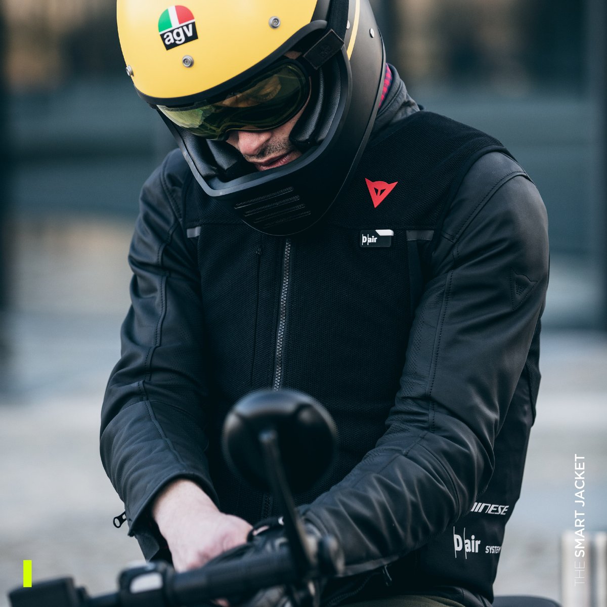 dainesejapan's tweet image. ジャケットやアウターの上、または中に着用できる "D-Air" 搭載ワイヤレスエアバッグベスト #スマートジャケット
👉 dainesejapan.com/feature/smart-…

チェストプロテクター8枚分、バックプロテクター7枚分に相当するプロテクション性能で背中、胸・首周りを保護します。

#smartjacket
#dainese 
#ダイネーゼ