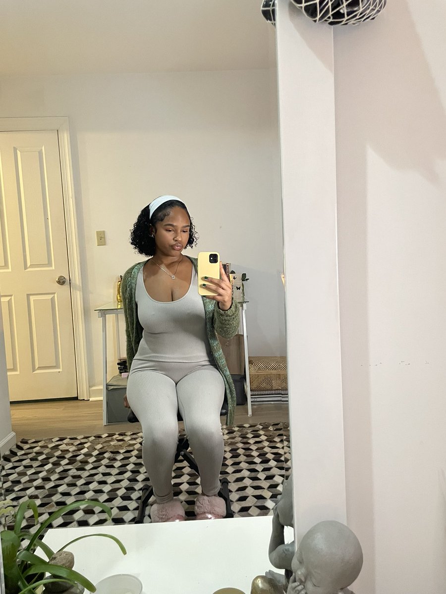 niyaamel's tweet photo. Ion got no business being this beautiful https://t.co/08fNSKCCcZ