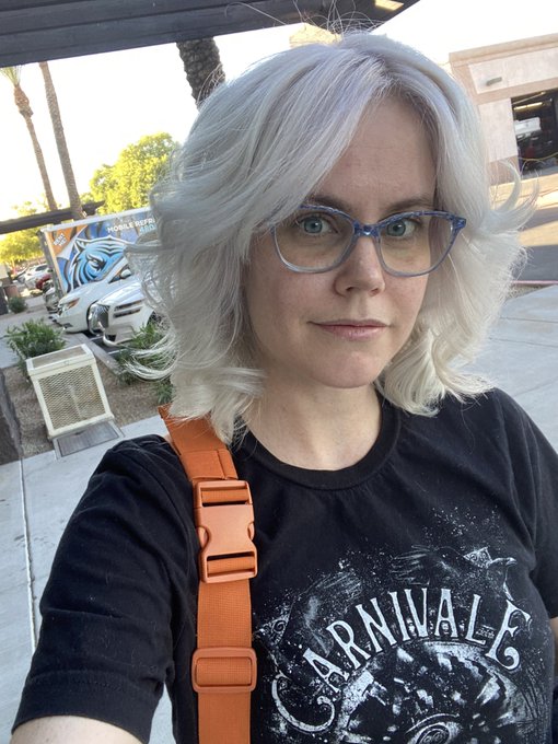 got my hair done all fancy today https://t.co/3IAwQtggLO