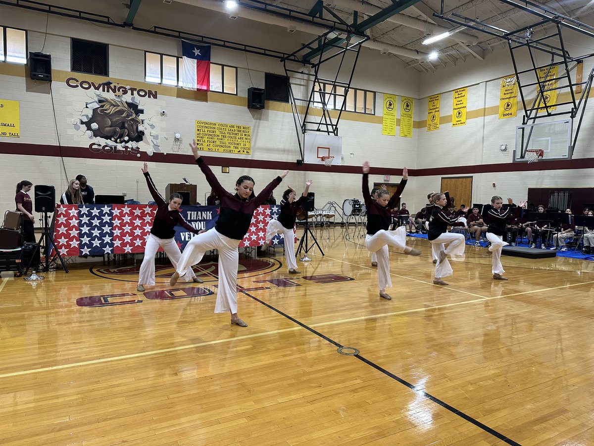 Fantastic job to the Fine Arts for their amazing performances at our Veterans Day assembly! 🇺🇸