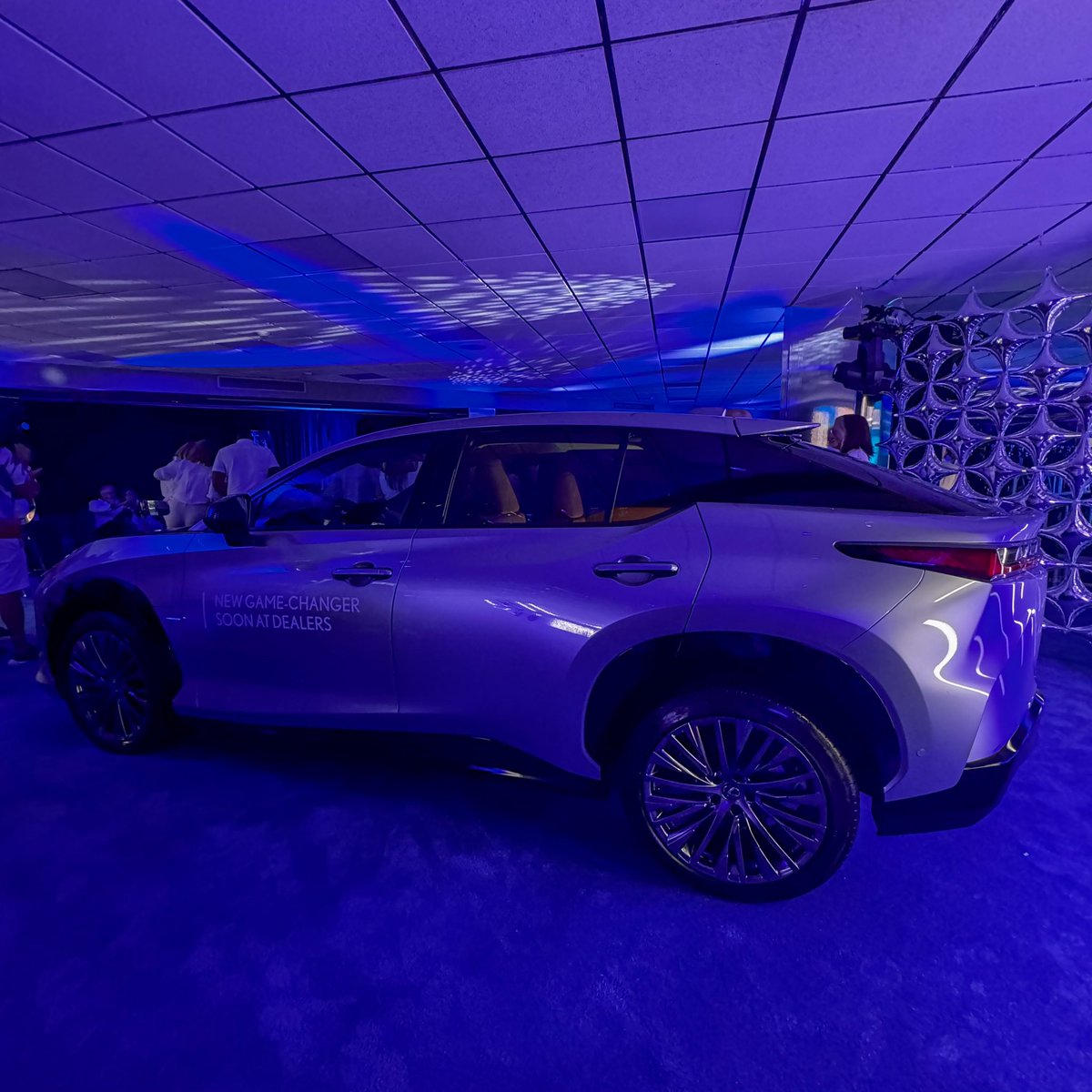 OverdriveNewsPR's tweet image. Lexus está de triple estreno: llegó la nueva TX 2024 con tres filas de asientos, RX450h+ que es la primera RX híbrida enchufable y la RZ que es el primer modelo eléctrico de la marca. 

#OverdriveNews