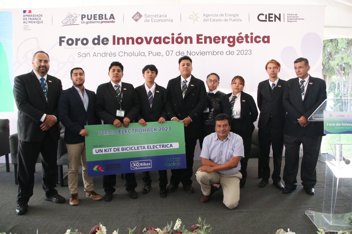 CGCADGobPue's tweet photo. 📢 La @EnergiaPuebla informa:
El gobierno presente de @SergioSalomonC apuesta por el talento humano y las juventudes poblanas, por ello, mediante la @EconomiaGobPue y la Agencia de Energía dio a conocer que los equipos ganadores de "#ElectroHack2023", pertenecientes a la @BUAPoficial y @udlap, obtuvieron estadías en EEUU y Canadá.
📰📷https://t.co/8Naj1ZnhIi