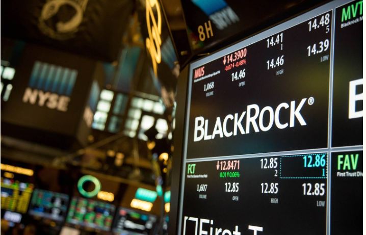 HaHongHi1's tweet photo. Tin nóng mỗi ngày 📰 📷 📷 ‼️

Thông tin về việc BlackRock xác nhận lập quỹ ETF Ethereum spot đã gây ra một sự tăng vọt trong giá của Ethereum (ETH)  💥💥💥

 🧠Sau khi đăng ký quỹ ETF Ethereum spot tại Delaware, giá ETH đã tăng từ 1.950 USD lên 2.050 USD. Quỹ ETF Ethereum spot sẽ có tên chính thức là "iShares Ethereum Trust" và sàn giao dịch Nasdaq sẽ niêm yết và hỗ trợ giao dịch cho nó. Coinbase sẽ là đơn vị lưu ký ETH cho quỹ này.

🧠Đây là lần thứ hai BlackRock đã đề xuất một quỹ ETF spot cho tài sản tiền mã hóa, sau khi họ đã thành lập quỹ "iShares Bitcoin Trust."

🧠Ngoài BlackRock, nhiều tổ chức khác, như Grayscale, Ark Invest, VanEck, ProShares và Valkyrie, cũng đã gửi đề xuất cho quỹ ETF Ethereum spot tới Ủy ban Chứng khoán Mỹ (SEC) sau khi ủy ban chứng khoán chấp thuận cho loạt quỹ ETF Ethereum futures vào đầu tháng 10.

🧠Tuy nhiên, việc phê duyệt quỹ ETF Ethereum spot trong tương lai gần không có xác suất cao, vì SEC thường mất nhiều thời gian để xem xét và phê duyệt các đề xuất, và họ vẫn chưa cấp phép cho bất kỳ đề xuất quỹ ETF Bitcoin spot nào do lo ngại về gian lận và thao túng thị trường.

🧠Mặc dù vậy, một số nhà phân tích cho rằng SEC có thể đang chuẩn bị cho việc chấp thuận quỹ ETF Bitcoin spot, đặc biệt sau khi Grayscale gặp thất bại pháp lý. Họ cũng dự đoán rằng trong khoảng thời gian từ ngày 09/11 đến 17/11, SEC có thể phê duyệt cho đồng thời 12 đề xuất quỹ ETF Ethereum spot. Giá của ETH đã tăng lên mốc 2.132 USD, cao nhất kể từ tháng 04/2023, mặc dù Bitcoin và các altcoin khác đã có những điều chỉnh nhẹ.