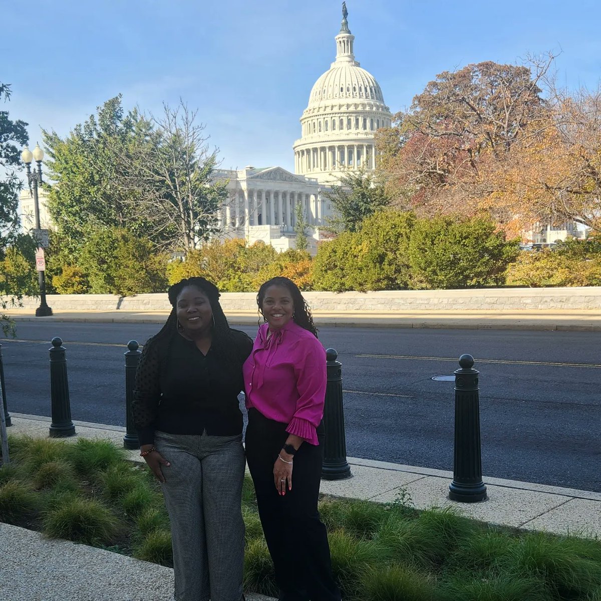 Michelle C. of YES I AM CLOTHING tweet media