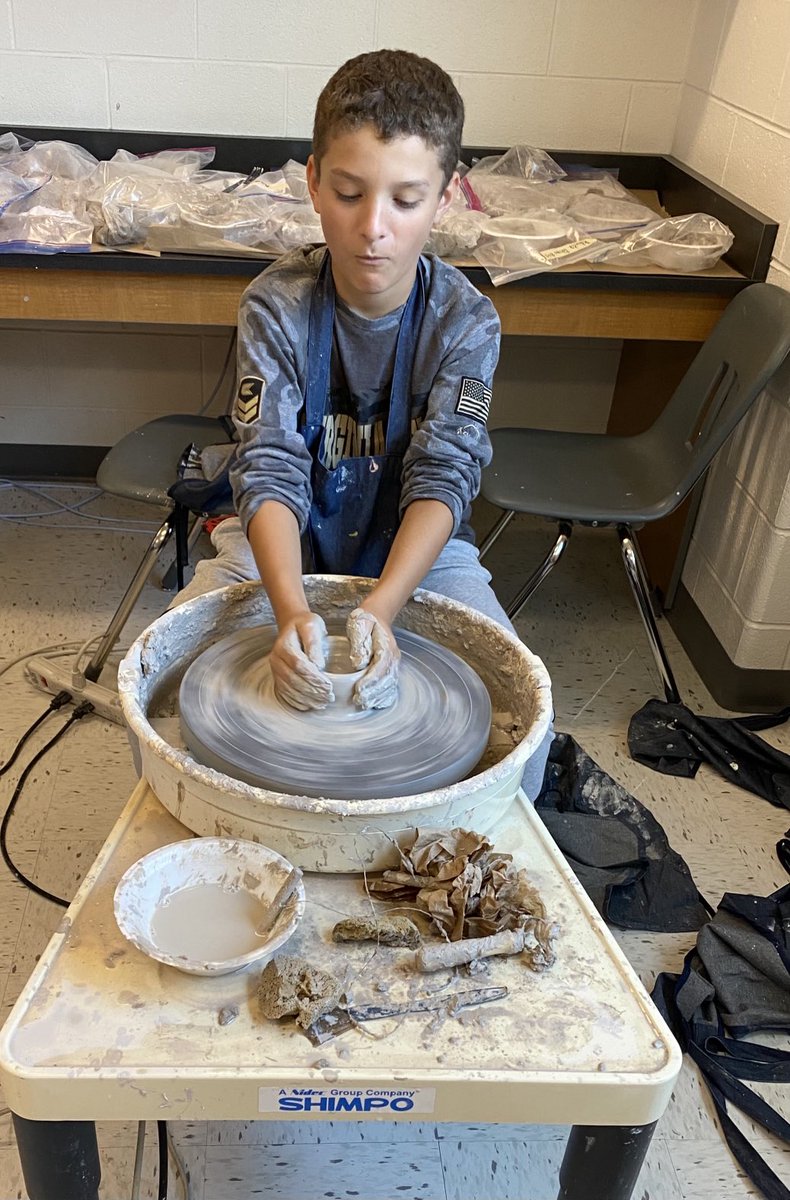 Round and round we go in 6th grade Art! ⁦<a href="/BAM_MS_Official/">Brambleton Middle</a>⁩