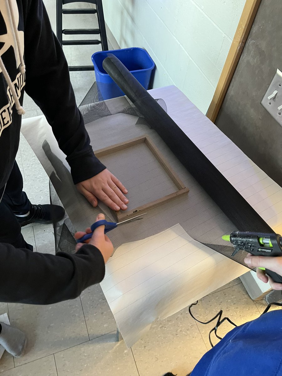 ms_ctobias's tweet image. It was my first attempt at completing the poppy project from @FanshaweCollege it was great to see the students work together on a group project @CaradocPS 💙🧡#poppyproject