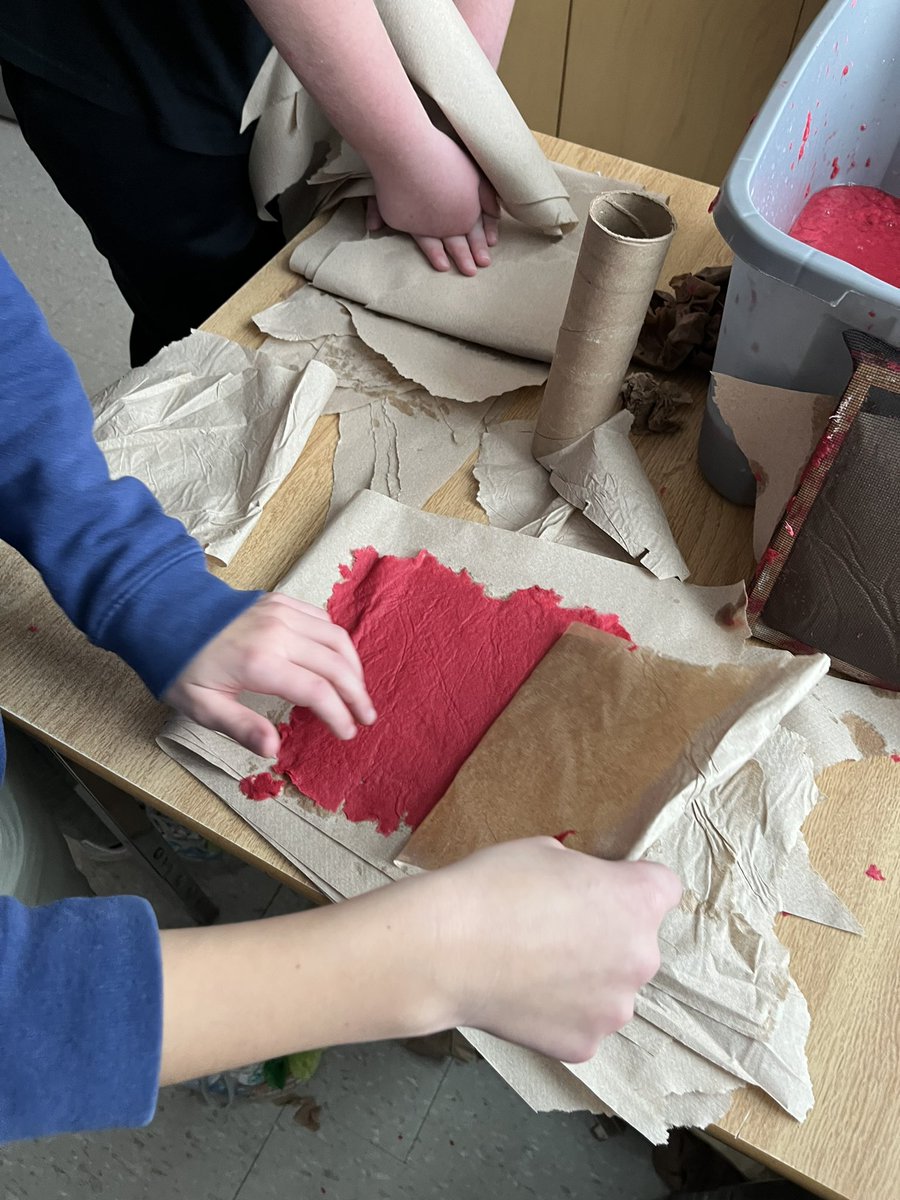 ms_ctobias's tweet image. It was my first attempt at completing the poppy project from @FanshaweCollege it was great to see the students work together on a group project @CaradocPS 💙🧡#poppyproject