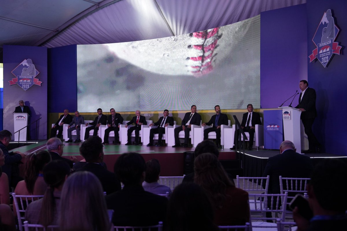 DiablosRojosMX's tweet photo. Estamos a minutos de presenciar la entronización de Don Alfredo Harp Helú al Salón de la Fama del Beisbol Mexicano. “El Diablo Mayor” está en la casa de los inmortales. 🥇 https://t.co/HhJDlxNMxI