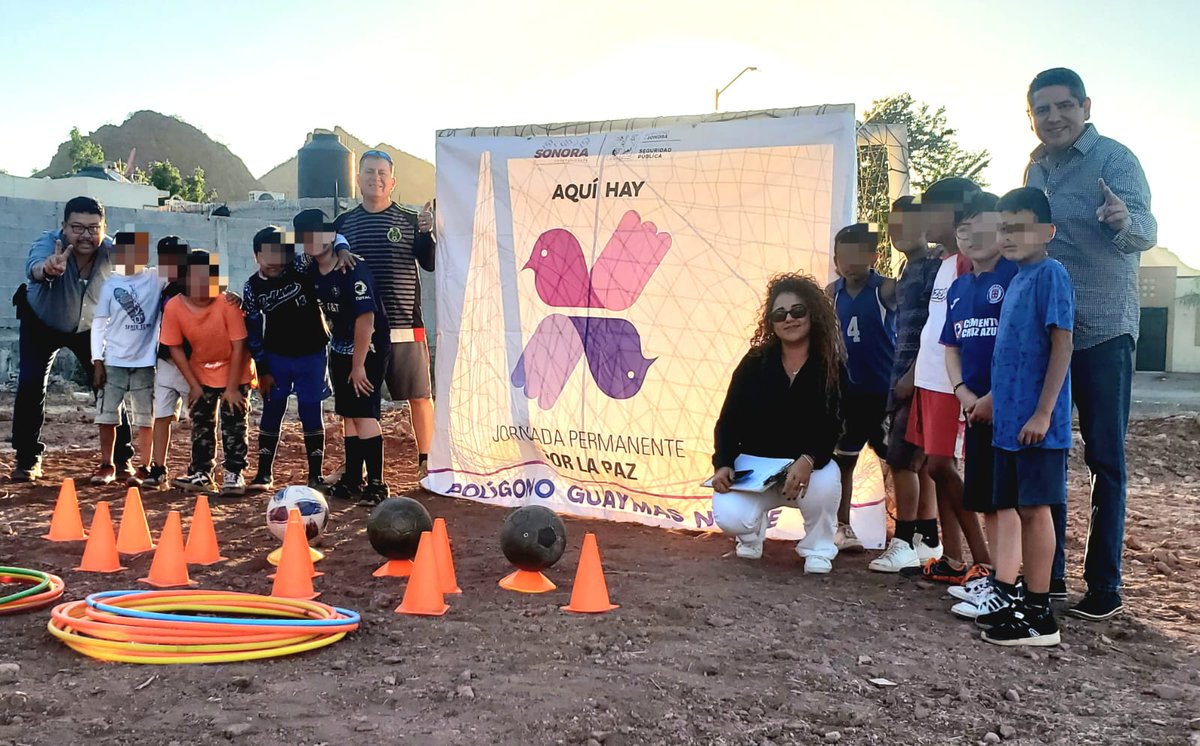 palafox_pacheco's tweet photo. #GuaymasNorte niños de la col. San Geronimo entrenan ⚽ de forma permanente, para su desarrollo sano en el programa #JornadaPermanentePorLaPaz de forma gratuita, Prometimos y cumplimos @MaDoloresRio @AlfonsoDurazo @ritaburgos10
#TierraDeOportunidades https://t.co/5tLFqJocxJ