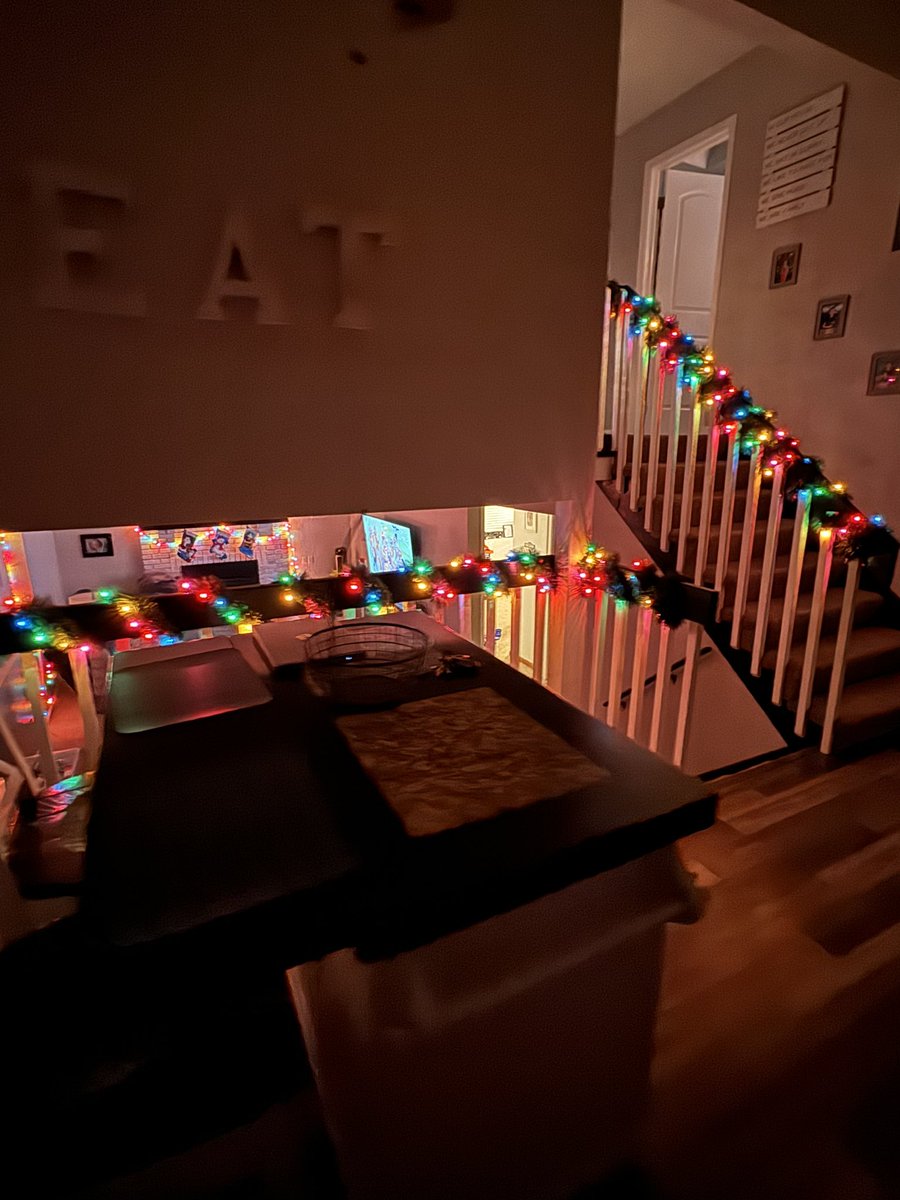 Labdgb1113's tweet photo. Got my decorating done early thanks to Oreo!#HolidayOREOAllowance #OREOSweepstakes #oreo https://t.co/0pdfcfPYJx