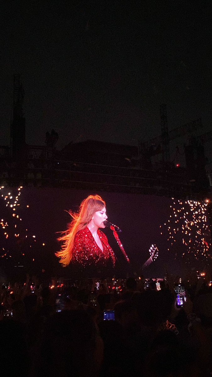 Alejandro tweet media