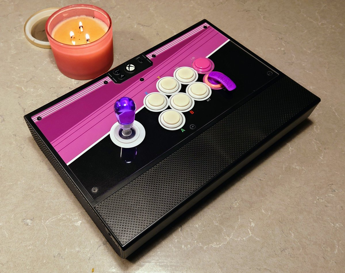 uhkeyboard's tweet image. New stick again (because Microsoft is gonna stop supporting the brook boards I use for everything haha....)
@arcadeshock for the parts
@focusattack for printing the art I made
@noe_perez_ for the d-brake button extension