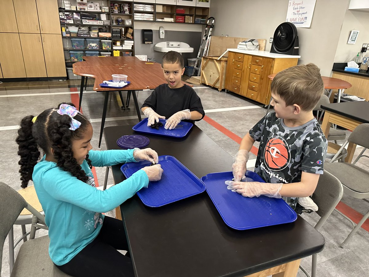 Students were introduced to magnetic slime during STEAM at AES today- according to a couple “this is the best day ever” ❤️💙🪄<a href="/OAUpdate/">OA Schools</a>