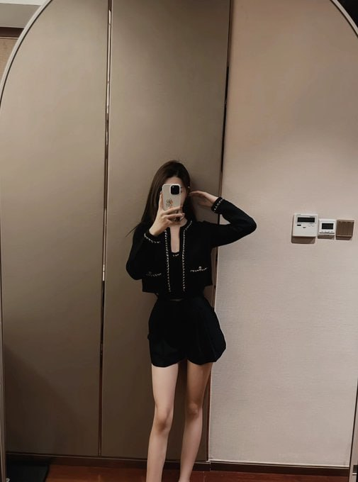 Perhaps, years are extremely beautiful because of the inevitable passage and reincarnation, life is perfect because of continuous metabolism and reproduction, and life is complete because of the contentment and happiness based on the present