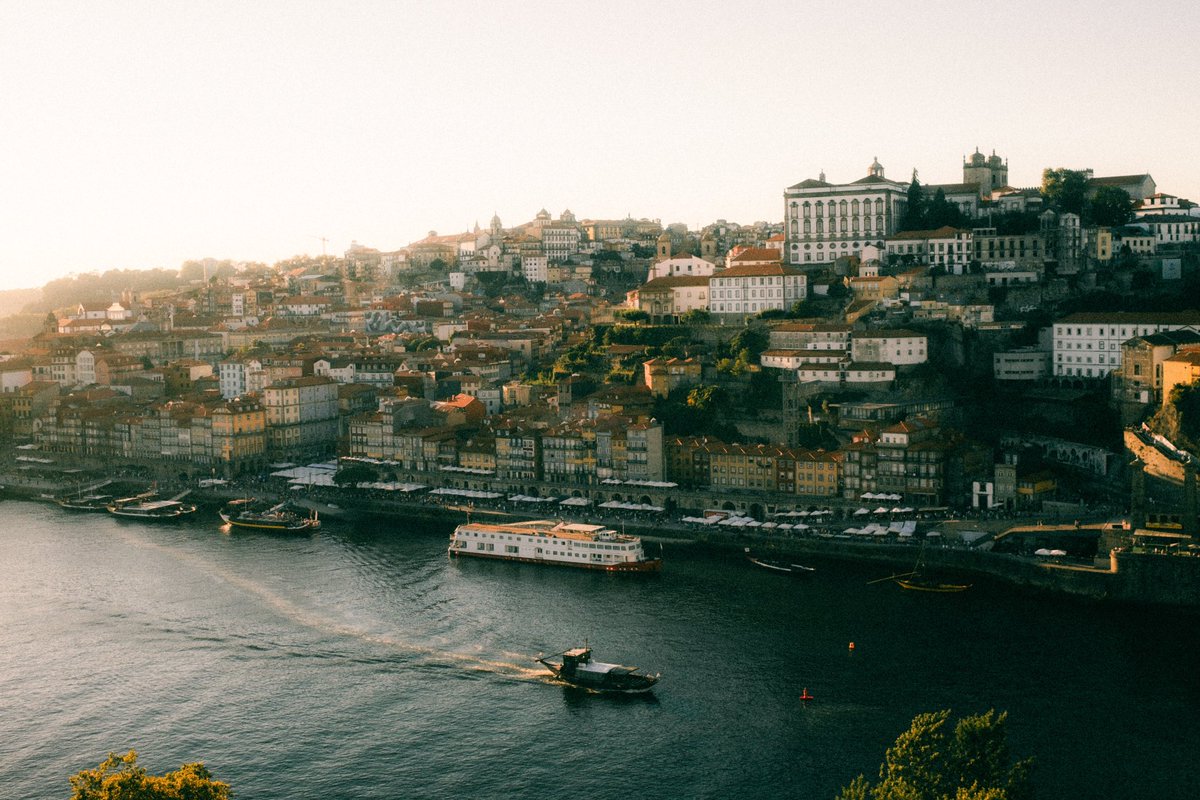 mjconrod's tweet photo. Porto, shot on #X100V https://t.co/bptipC8rOj