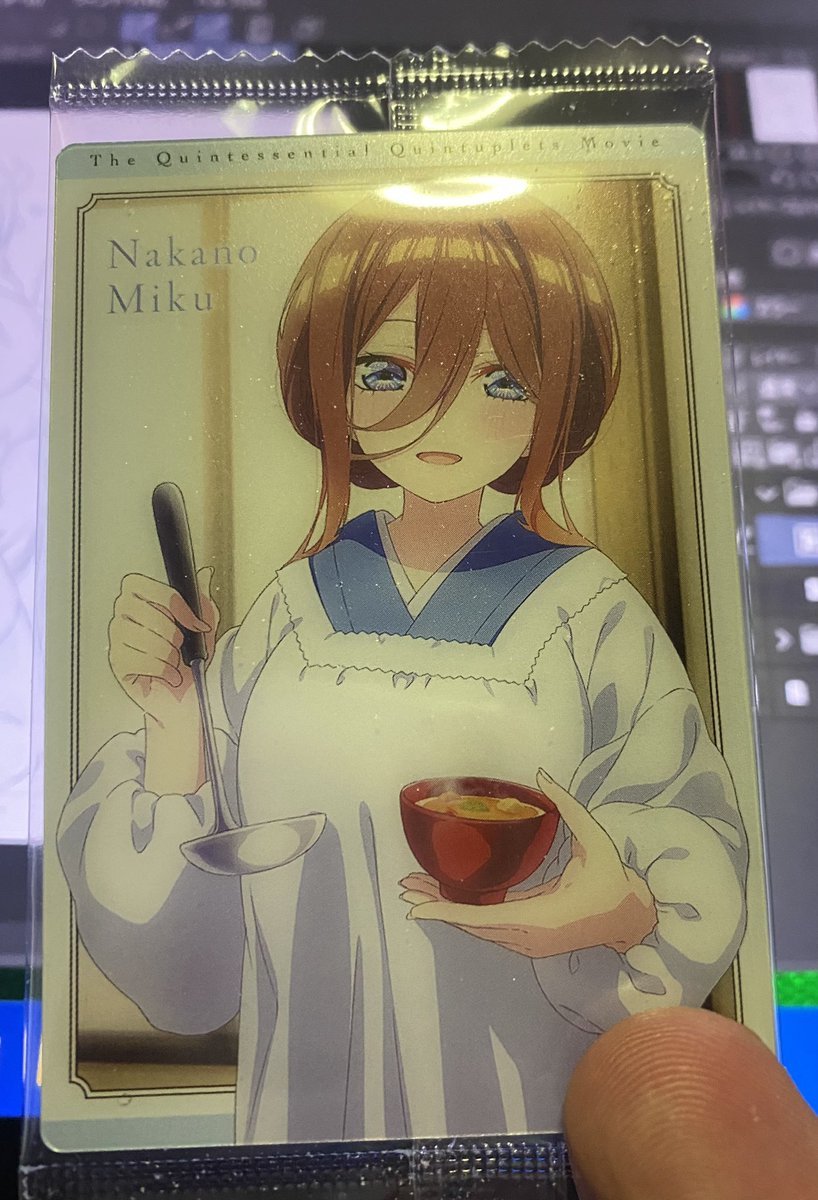 例によって五等分の花嫁ウエハース箱買いして食べ始めたんだけど、このカード出た時の衝撃がすごすぎて心臓止まるかと思った。
いやホンマ……なにこれ……好き……。 