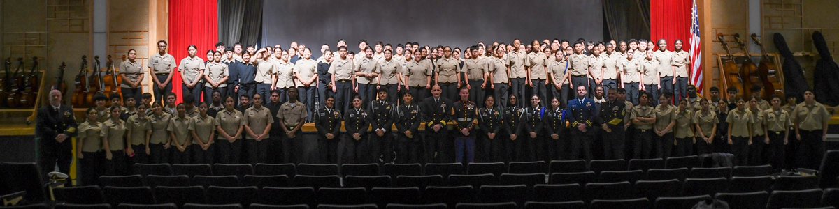 It is a privilege to serve the community…. ⚓️🇺🇸 Leaders from the U.S. Navy, U.S. Coast Guard, and the U.S. Marine Corps traveled to Westbury High School in Old Westbury, NY to speak to students currently enrolled in the JROTC program as part of NYC Veterans Week 2023.