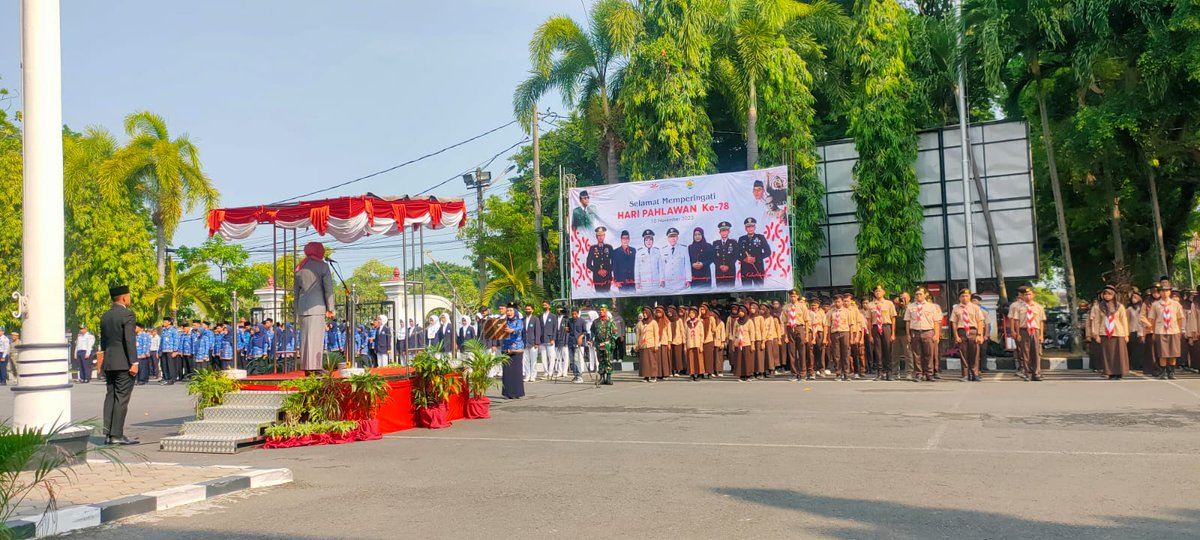 dishubgrobogan's tweet photo. Upacara Hari Pahlawan Nasional tahun 2023, secara daring di ruang aula kantor Dinas Perhubungan dan secara luring di halaman kantor Sekretariat Daerah Kabupaten Grobogan "Semangat Pahlawan Untuk Masa Depan Bangsa dalam Memerangi Kemiskinan dan Kebodohan" https://t.co/bIpXn4Gtxc