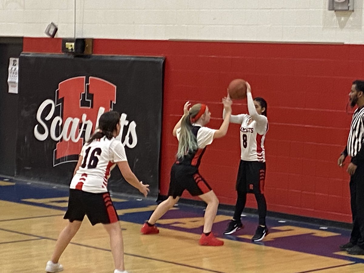 DSM East High Scarlets Girls Basketball tweet media