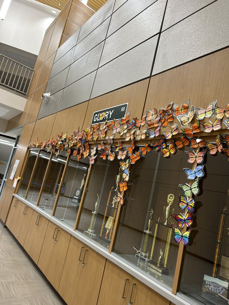 HaskinsPK8's tweet photo. Dia de Los Muertos and the Monarch Butterfly. A beautiful tradition shared by Maestra Robbie Gomez.  She generously involved the rest of the campus. #sunbearsrock #haskinspride https://t.co/9wS95d98ag