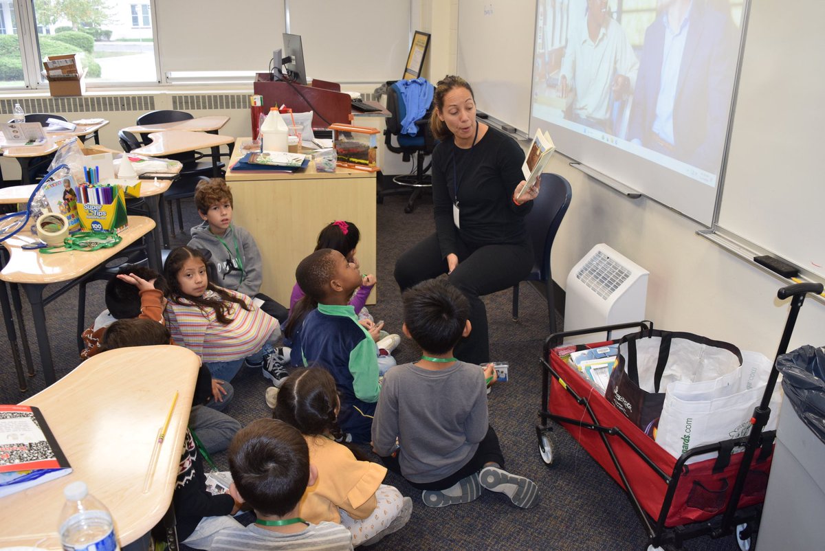 mercy_stem's tweet image. In celebration of yesterday’s #nationalstemday, here are some pics from last week’s Saturday STEM Academy session. Take look at our future STEM leaders! 👩🏻‍🔬 🔬

#SSA #stemkids