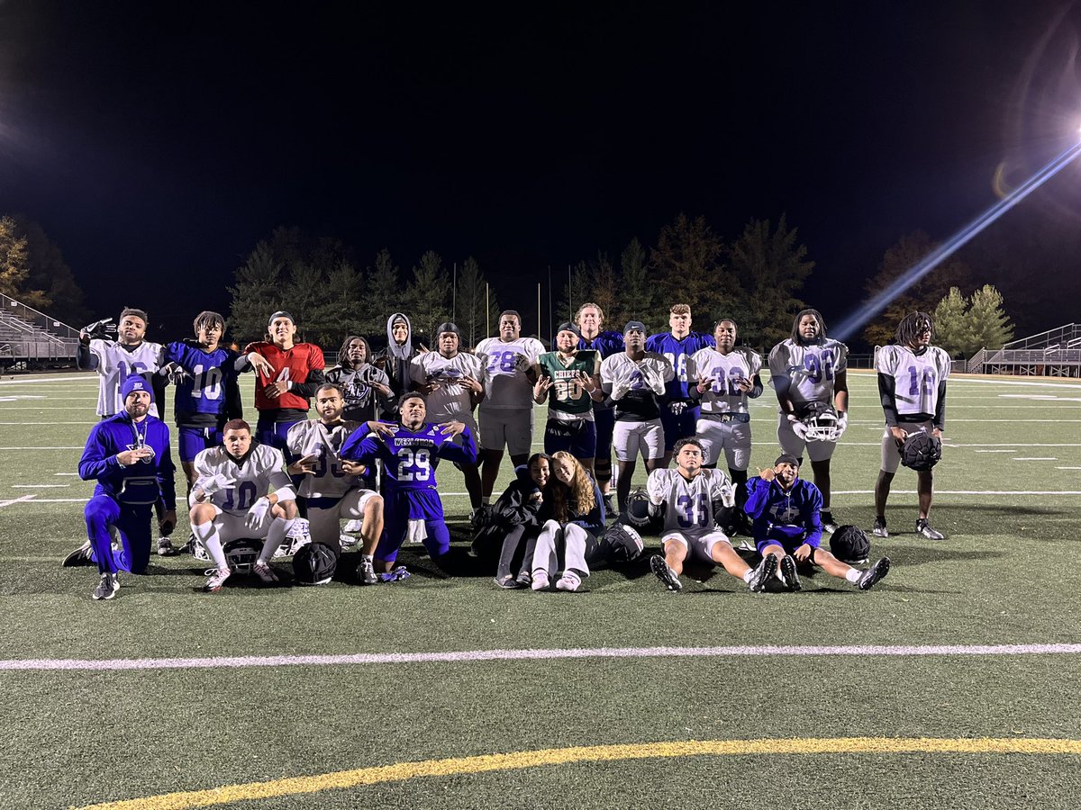 CoachYoung41's tweet image. Last Practice For our 2023 Senior Class! 

Thank you for Helping Build the Foundation! Making History Together - Bringing and Restoring Pride on Frederica St. 

“Remember who you are &amp;amp; what you stand for!” 

AS ONE!

Love you Guys #DIGIN