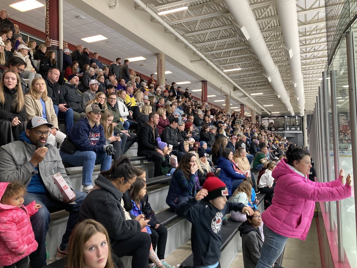 WCHA_WHockey's tweet photo. A sellout in Maple Grove for the US Hockey Hall of Fame game featuring St. Thomas and Minnesota State! https://t.co/l1MmYYB1FT