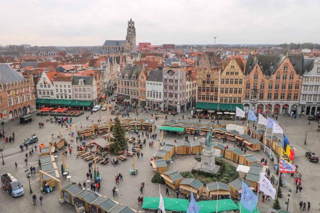 Not sure which Christmas Markets to visit in Belgium? Keep reading for a complete guide to visiting this holiday season! Read more 👉 bit.ly/3Mw16Sk #Belgium #ChristmasMarkets #Brussels #Ghent #travel #BelgianChristmasMarkets